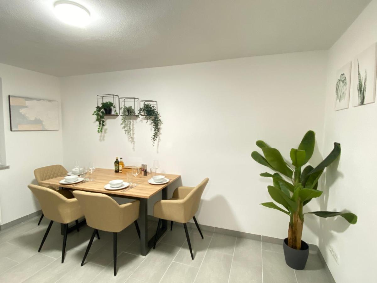 Luxomes: Design - Private Parking - 4 People *